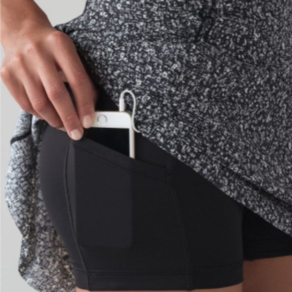 Lululemon Lost In Pace Black & White Daisy Dust Pickle Ball Skort - Picture 3 of 3